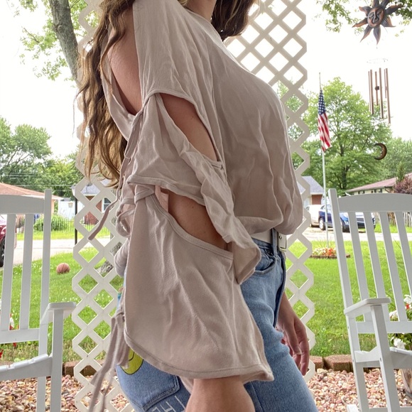 Cold Shoulder Top - Picture 2 of 4